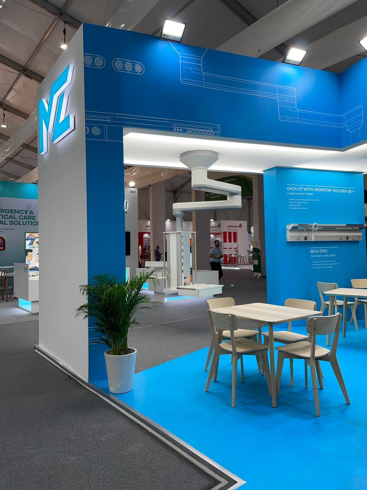 Immersive exhibition stand
